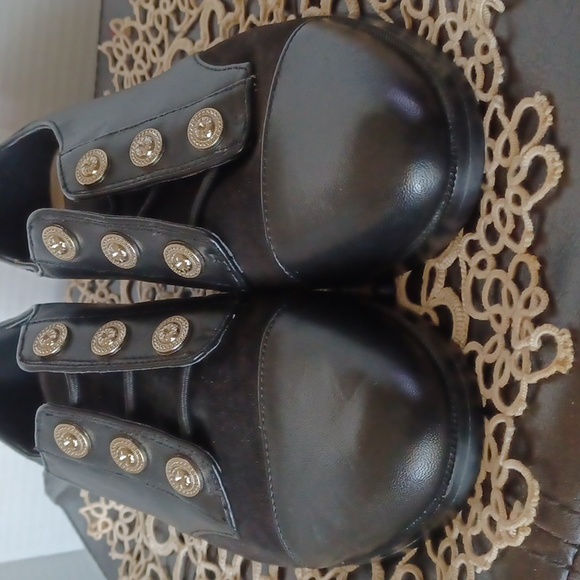 Nine West, Black leather/ Suede Flats with Silver buttons. SZ 8M - Picture 3 of 6